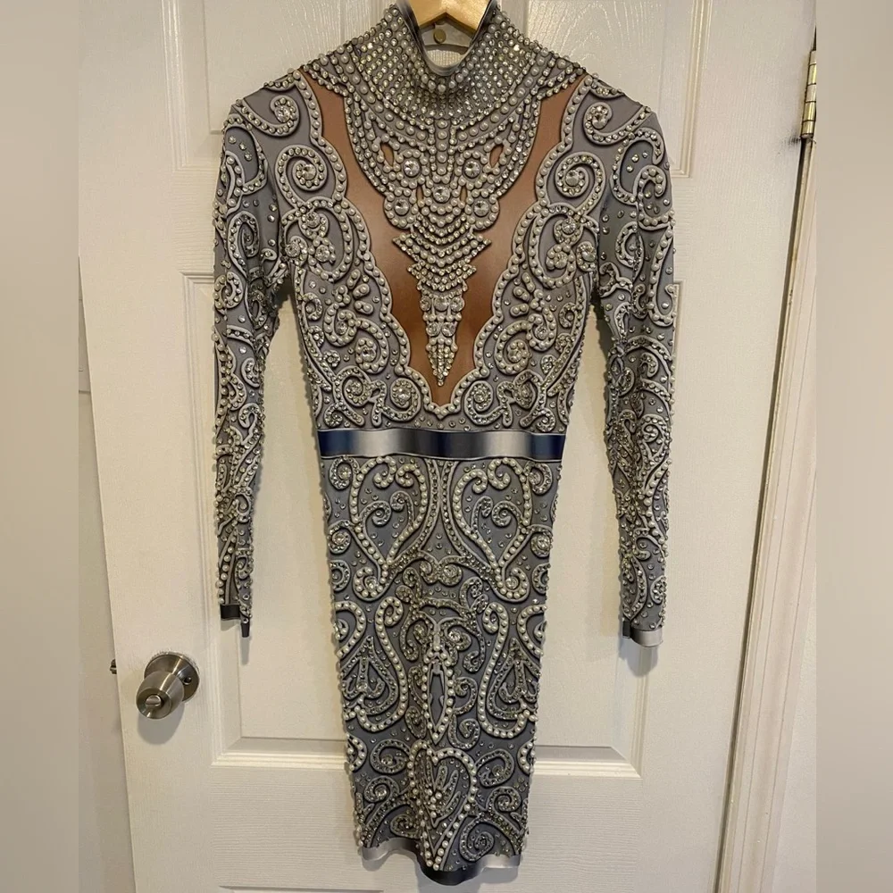 Beautiful Dress - Picture 2 of 3